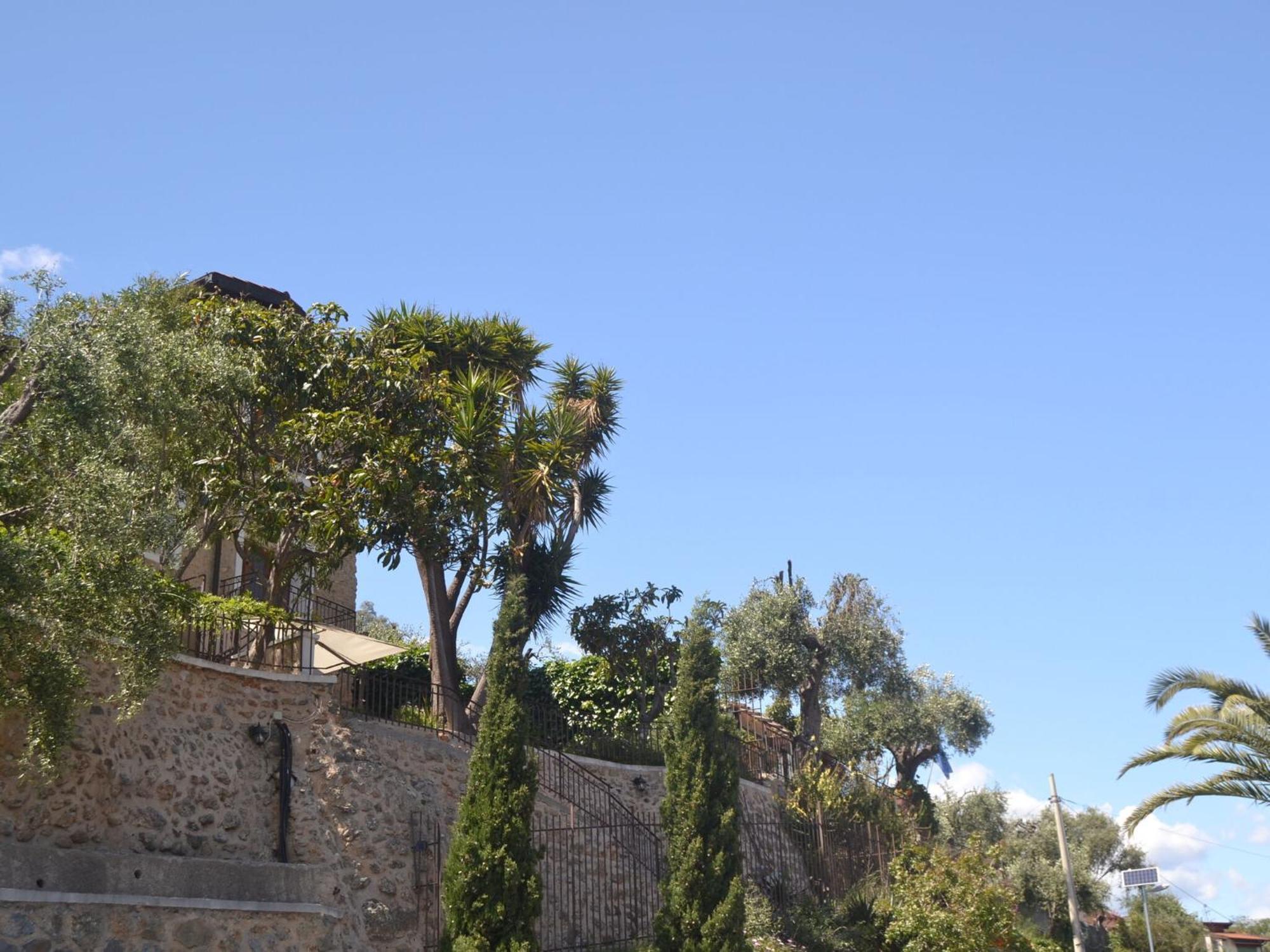 Belvilla By Oyo Ventimiglia Bagian luar foto